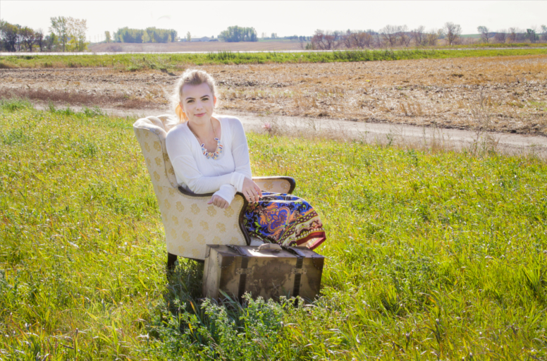 senior portraits vintage chair, Minot, ND