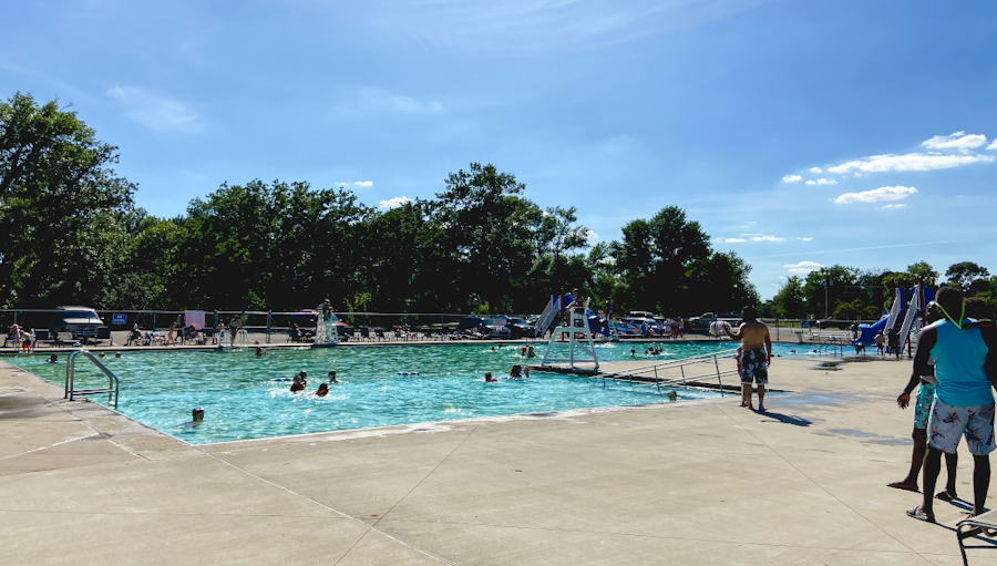 minot public pool at roosevelt park